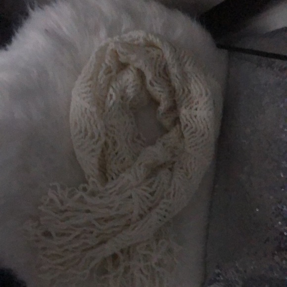 Scarfs - Picture 2 of 4